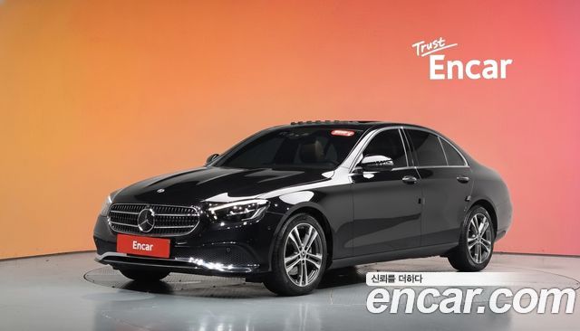 Mercedes-Benz E-Class 2023 — photo 1