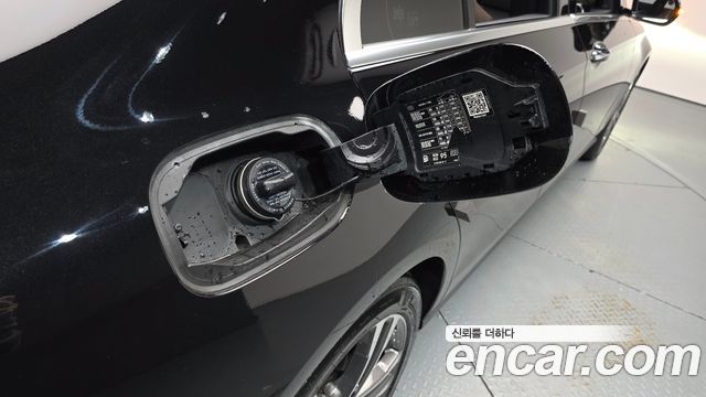 Mercedes-Benz E-Class 2023 — photo 27