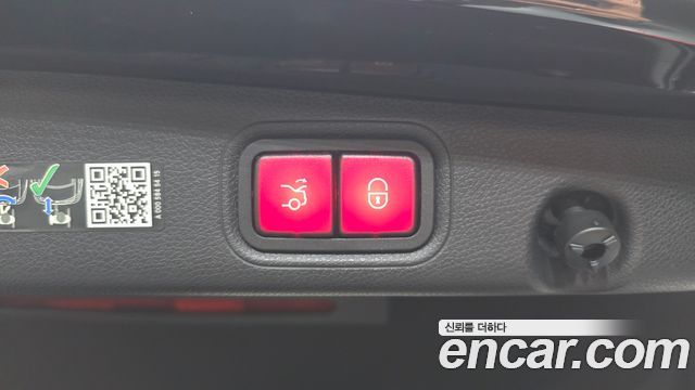Mercedes-Benz E-Class 2023 — photo 28