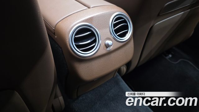 Mercedes-Benz E-Class 2023 — photo 31
