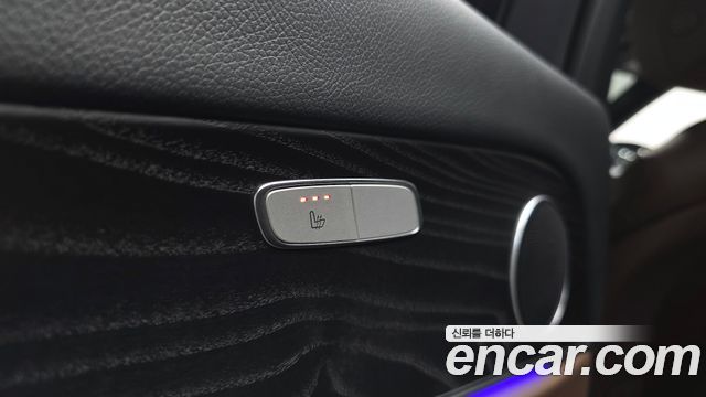 Mercedes-Benz E-Class 2023 — photo 32