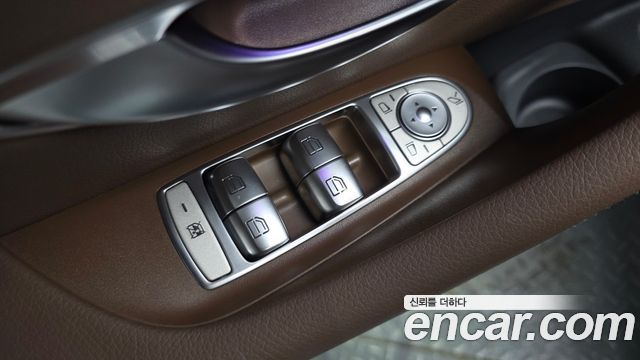 Mercedes-Benz E-Class 2023 — photo 35