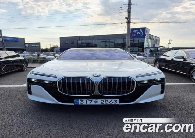BMW 7-Series 2026 — photo 1