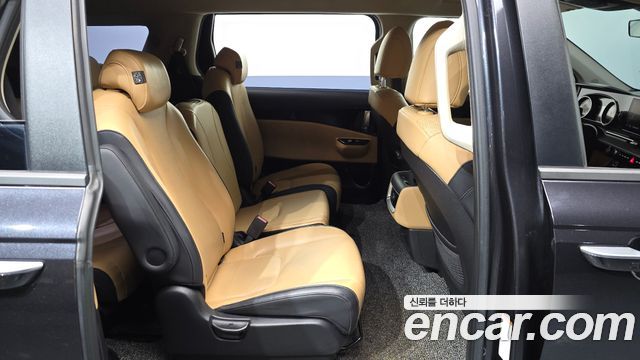 Kia Canival 2021 — photo 18