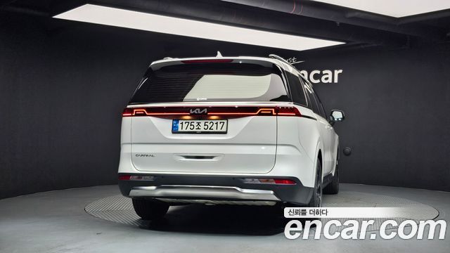 Kia Canival 2023 — photo 4