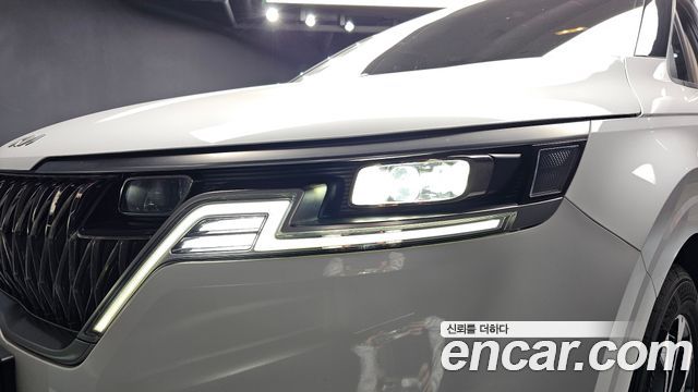 Kia Canival 2023 — photo 8