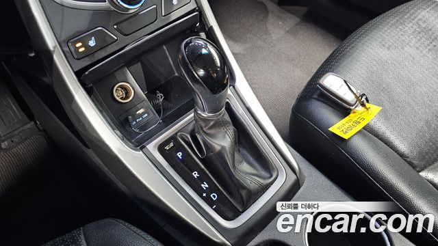 Hyundai AVANTE 2014 — photo 12