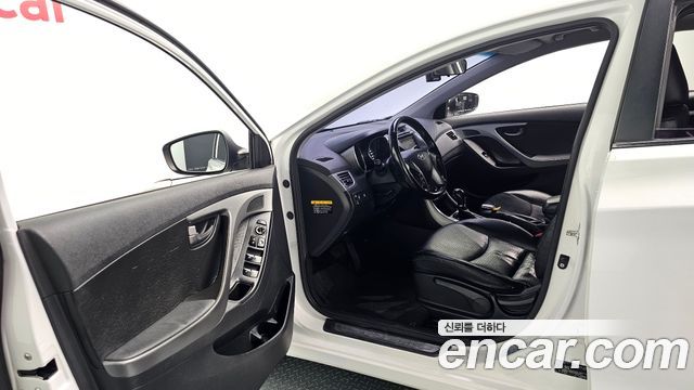 Hyundai AVANTE 2014 — photo 13