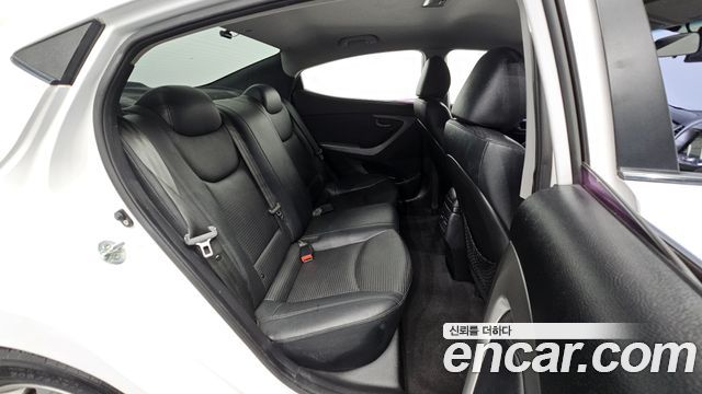 Hyundai AVANTE 2014 — photo 18