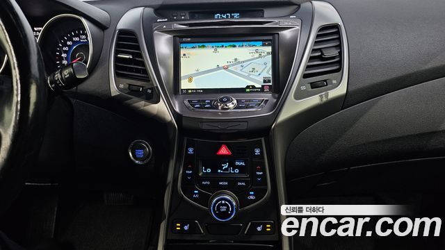 Hyundai AVANTE 2014 — photo 25