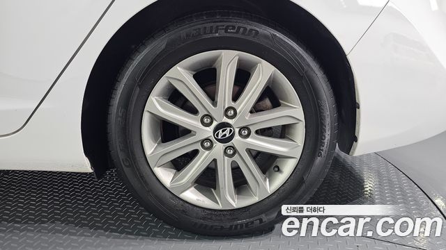 Hyundai AVANTE 2014 — photo 7
