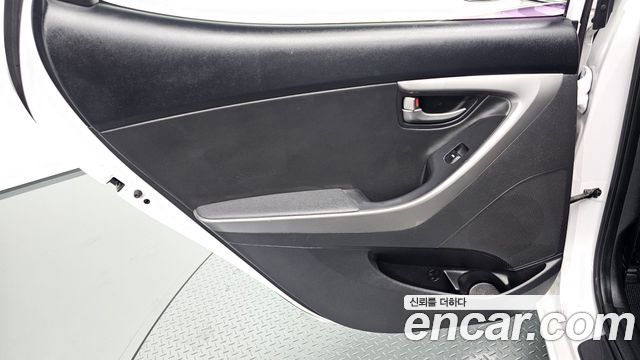 Hyundai AVANTE 2014 — photo 15