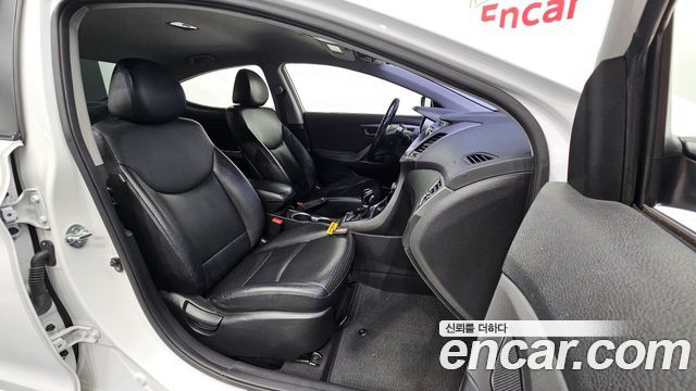 Hyundai AVANTE 2014 — photo 16