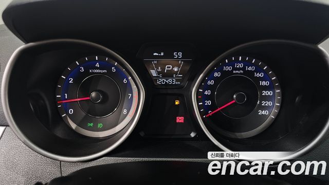 Hyundai AVANTE 2015 — photo 11