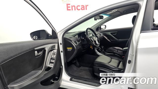 Hyundai AVANTE 2015 — photo 13