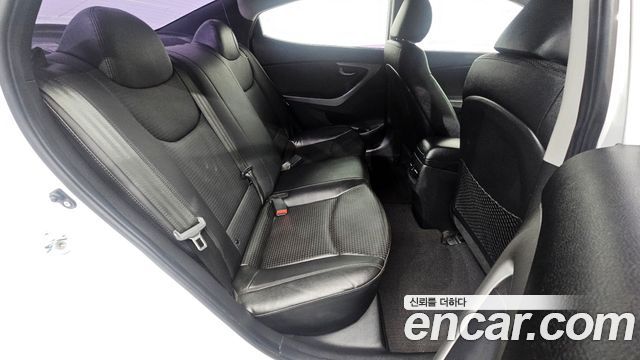 Hyundai AVANTE 2015 — photo 18