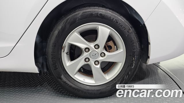 Hyundai AVANTE 2015 — photo 7