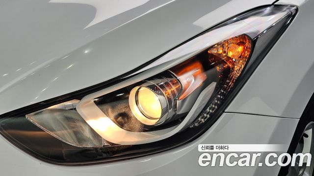 Hyundai AVANTE 2015 — photo 8