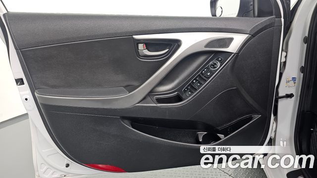 Hyundai AVANTE 2015 — photo 14