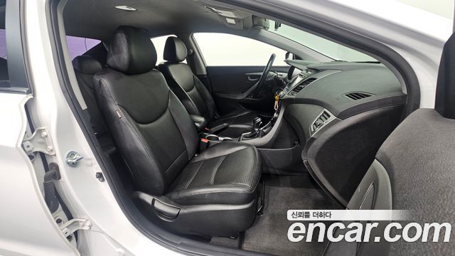 Hyundai AVANTE 2015 — photo 16