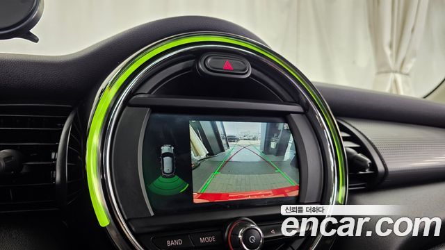 Mini Cooper 2019 — photo 21