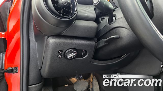 Mini Cooper 2019 — photo 22