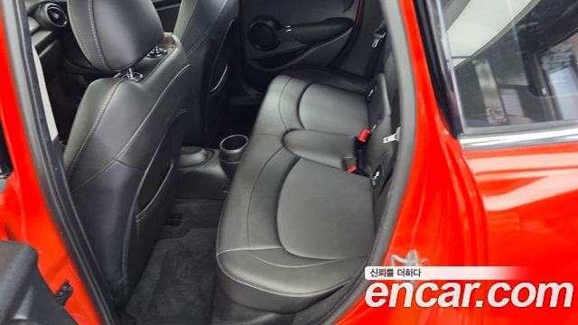 Mini Cooper 2019 — photo 16