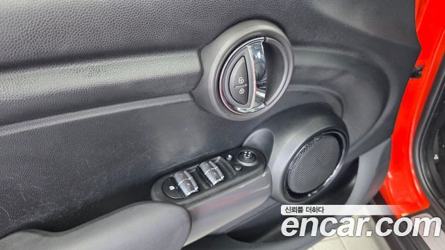 Mini Cooper 2019 — photo 30