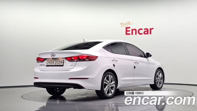 Hyundai AVANTE 2018 — photo 2