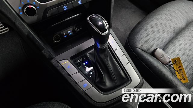 Hyundai AVANTE 2018 — photo 12