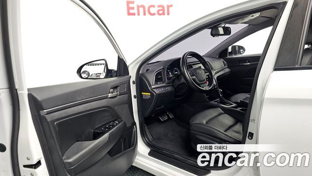 Hyundai AVANTE 2018 — photo 13