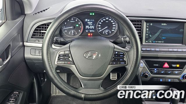 Hyundai AVANTE 2018 — photo 21