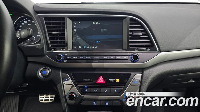 Hyundai AVANTE 2018 — photo 24