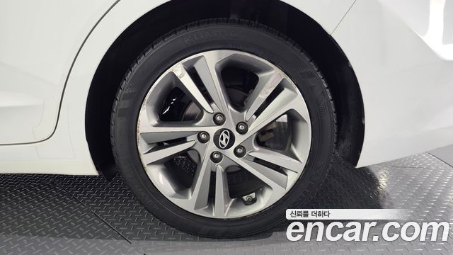Hyundai AVANTE 2018 — photo 7