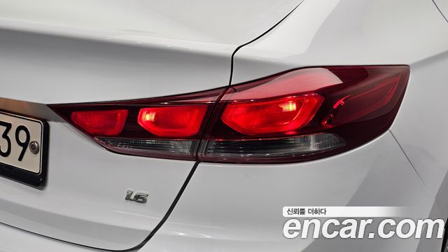 Hyundai AVANTE 2018 — photo 9