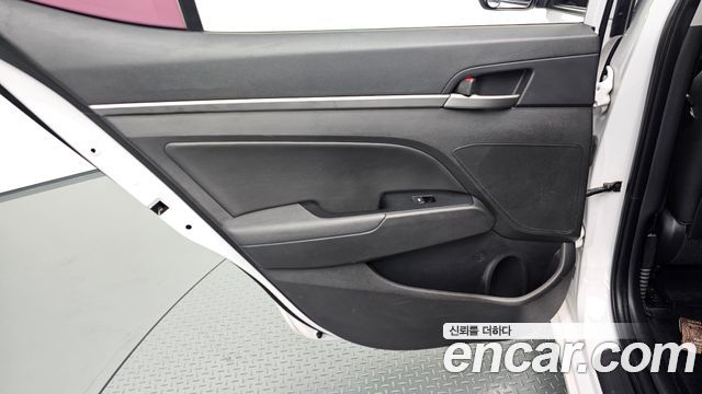 Hyundai AVANTE 2018 — photo 15