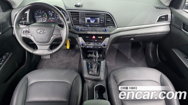 Hyundai AVANTE 2017 — photo 10