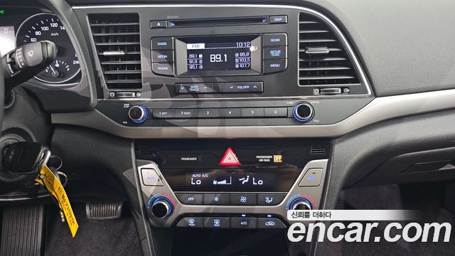 Hyundai AVANTE 2017 — photo 23