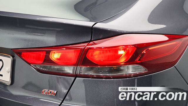 Hyundai AVANTE 2017 — photo 9