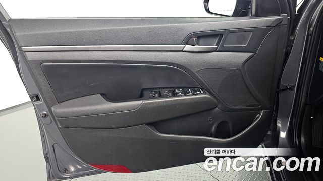 Hyundai AVANTE 2017 — photo 14