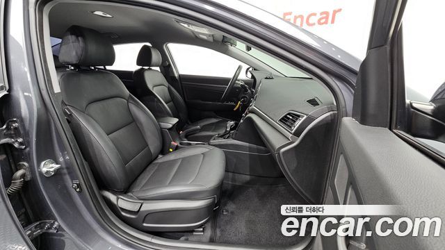 Hyundai AVANTE 2017 — photo 16