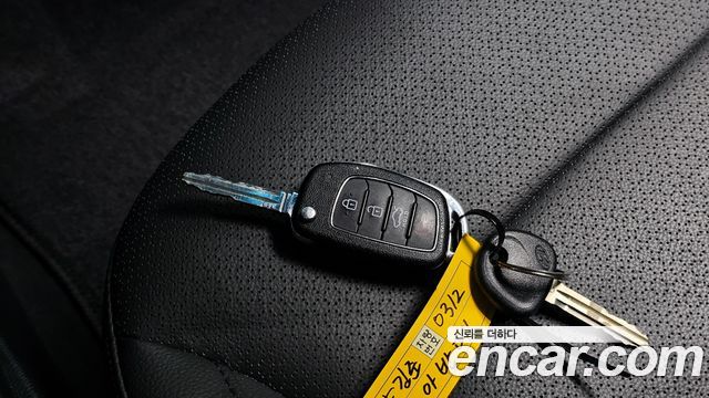 Hyundai AVANTE 2017 — photo 28