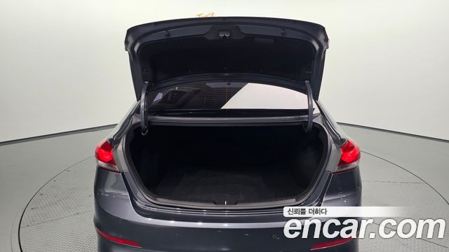 Hyundai AVANTE 2017 — photo 30