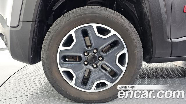 Jeep Renegade 2017 — photo 5