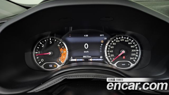Jeep Renegade 2017 — photo 11