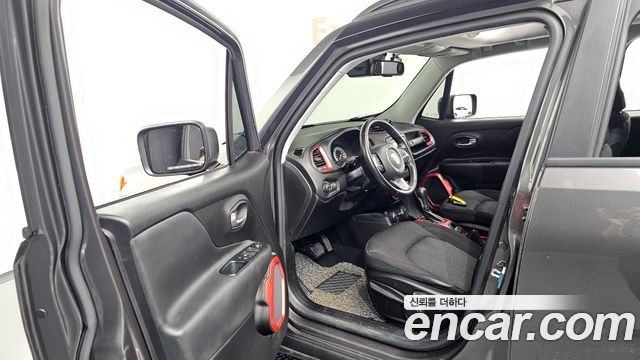 Jeep Renegade 2017 — photo 13