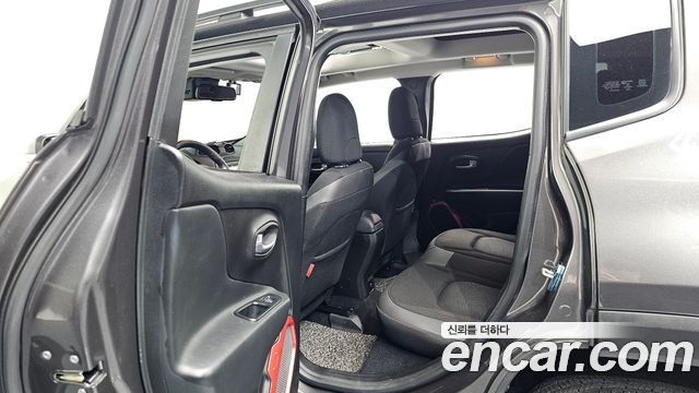 Jeep Renegade 2017 — photo 17