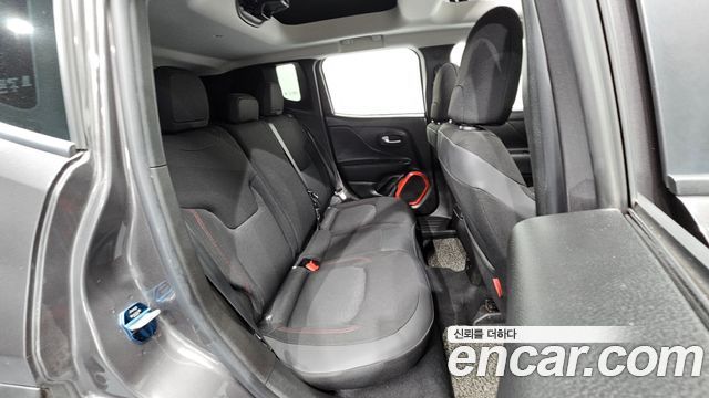 Jeep Renegade 2017 — photo 18