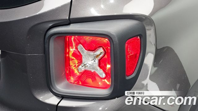 Jeep Renegade 2017 — photo 9