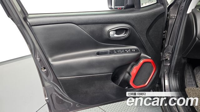 Jeep Renegade 2017 — photo 14